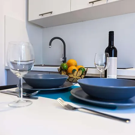 Old Micro-apartments דירה זאדאר
