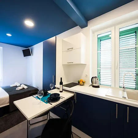 Old Micro-apartments Daire Zadar