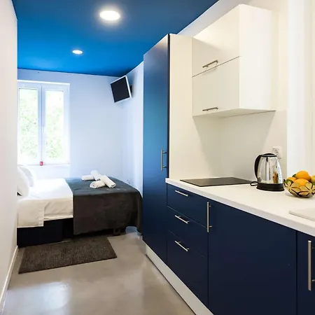 Old Micro-apartments דירה *