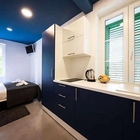 Old Micro-apartments זאדאר