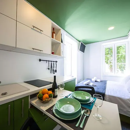 דירה Old Micro-apartments