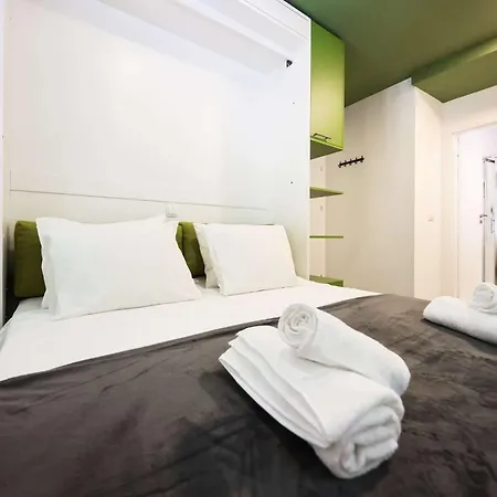Old Micro-apartments דירה *