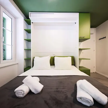 Old Micro-apartments דירה *