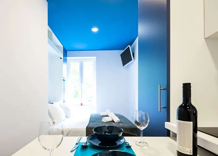 Old Micro-apartments شقة
