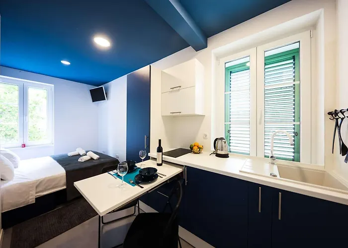 Old Micro-apartments Апартаменты Задар