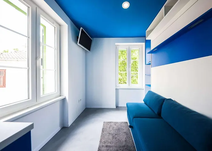 Old Micro-apartments زادار