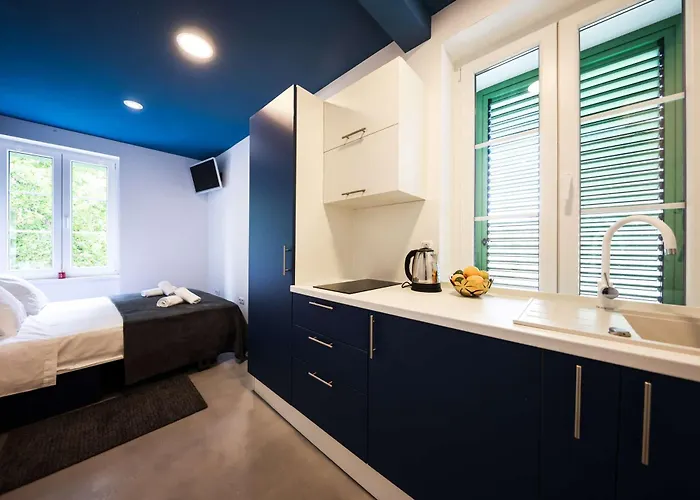 Old Micro-apartments زادار