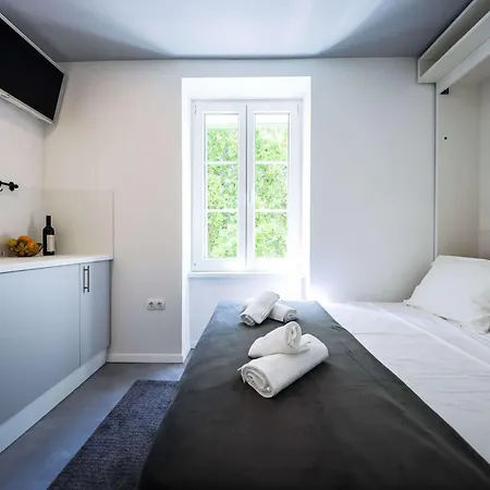 Old Micro-apartments * Ζαντάρ