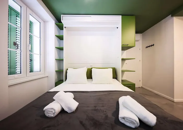 Old Micro-apartments Apartman *